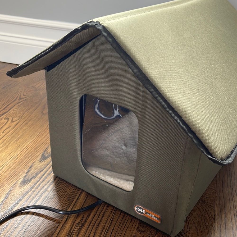 J& K foldable carry house with optional heated floor. Folds flat